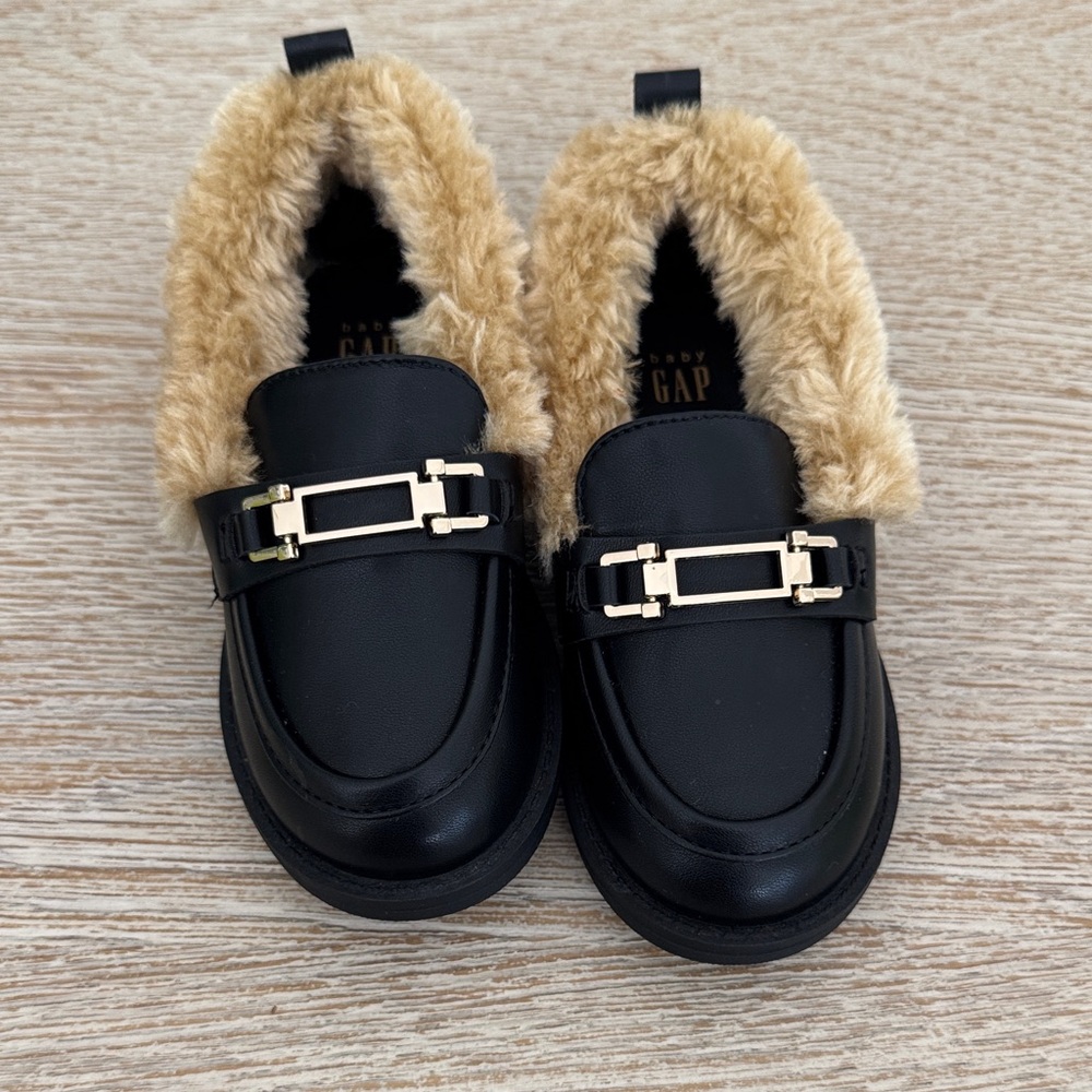 GAP Gucci-Like Black Loafers with Fur